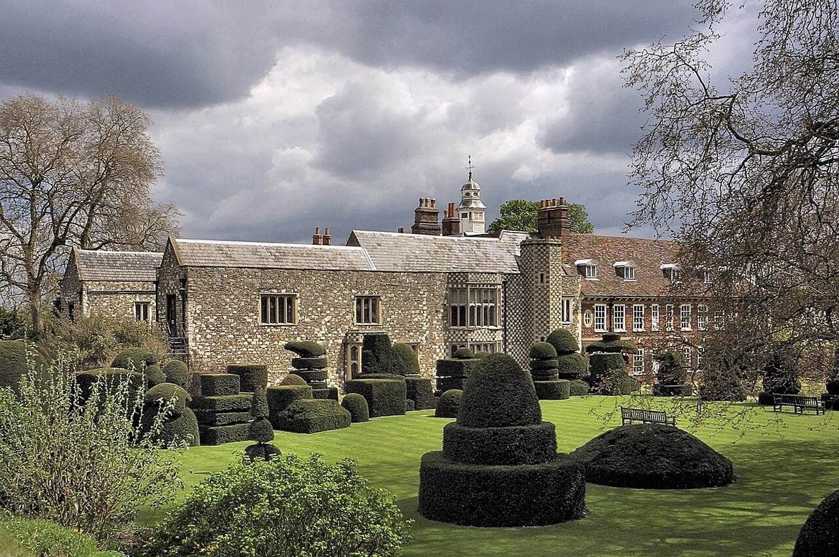 Hall Place & Gardens, a Tudor stone-and-flint mansion of 1537 with a later red-brick wing in Bexley