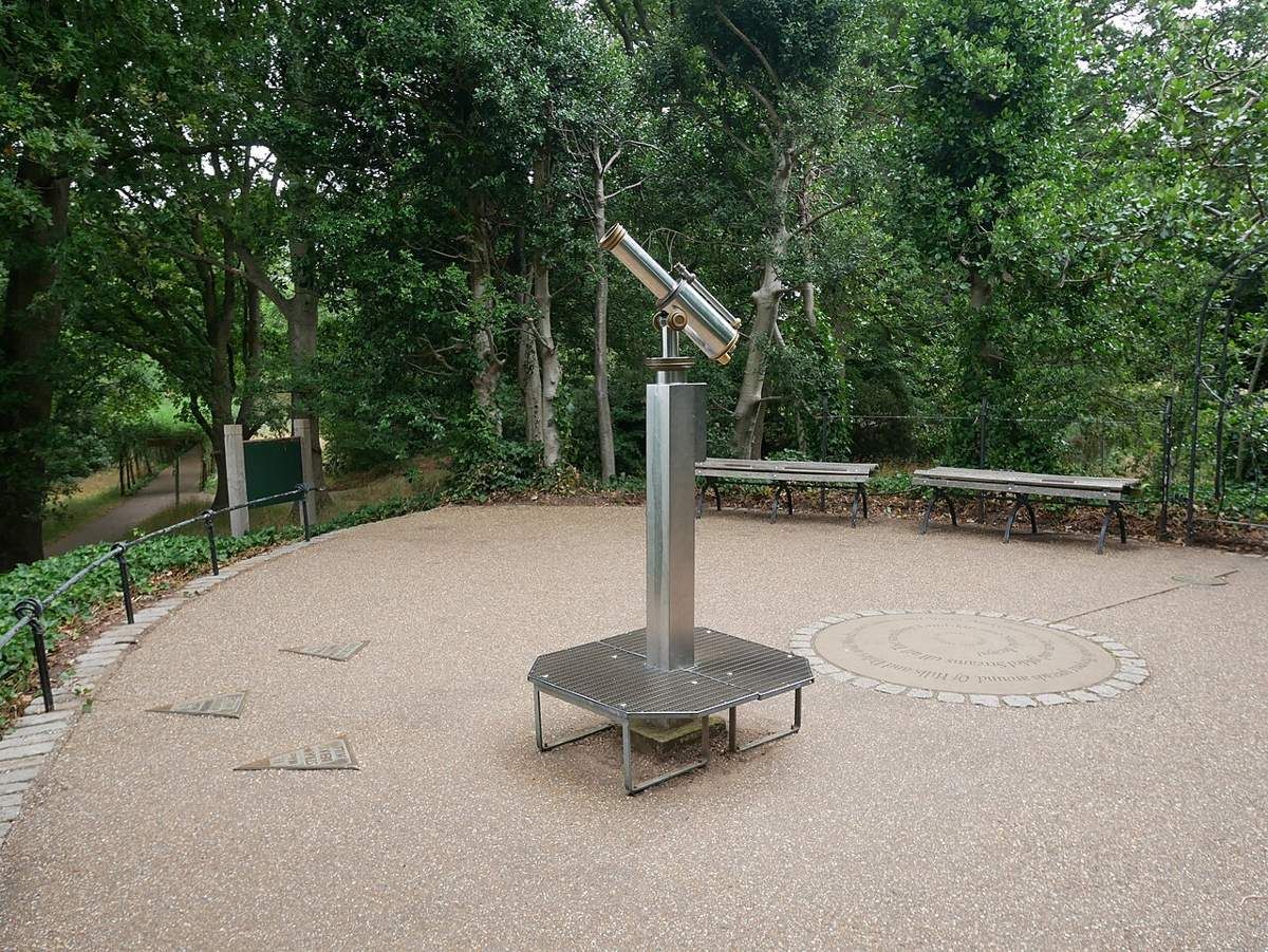 King Henry's Mound, a small hill in the Pembroke Lodge gardens of Richmond Park