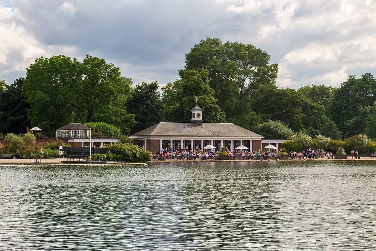 Serpentine Lido, activity in London