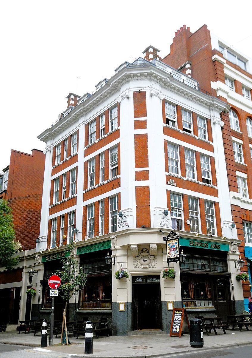 Skinner's Arms, a traditional pub in Bloomsbury